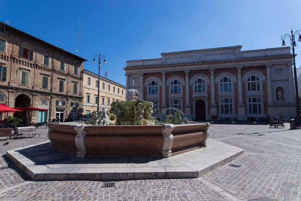 Pitty Home A Pesaro Zona Centro E Mare By Yohome Esterno foto